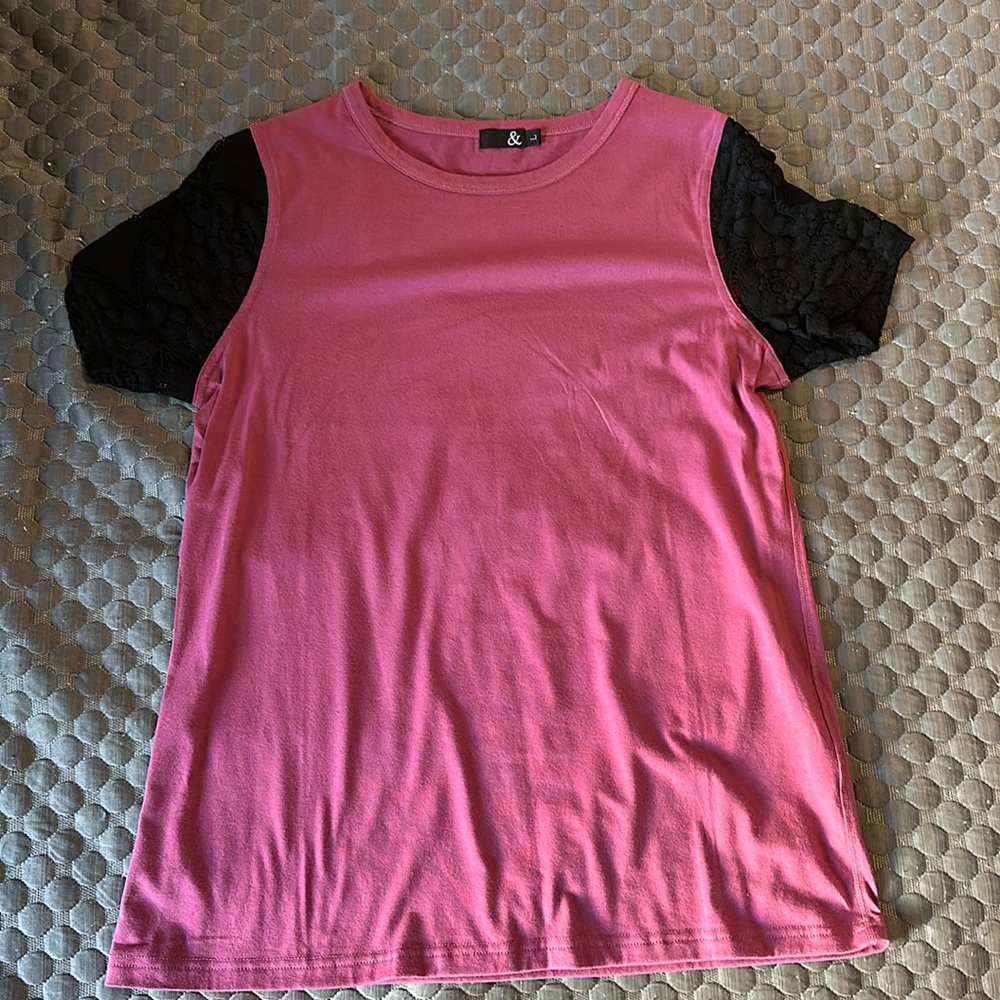 Ampersand dressy tee with lace sleeves